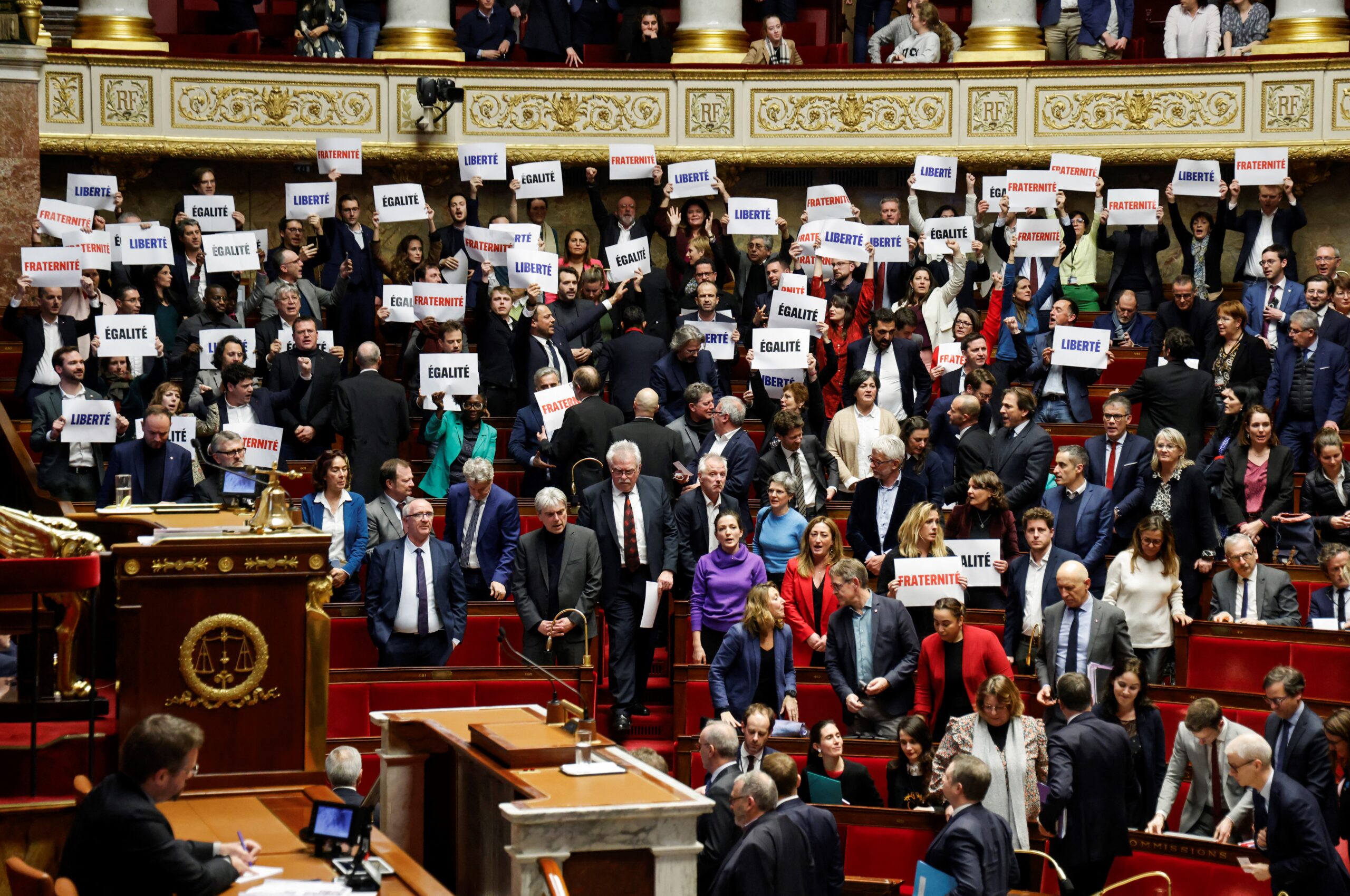 La Francia divisa dalla legge sull’immigrazione